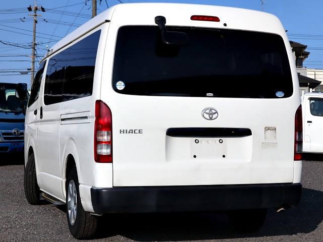 トヨタ ハイエース CBA-TRH214W(2WD)の写真2