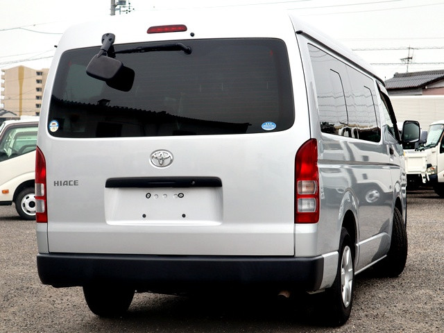 トヨタ ハイエース CBA-TRH214W(2WD)の写真3