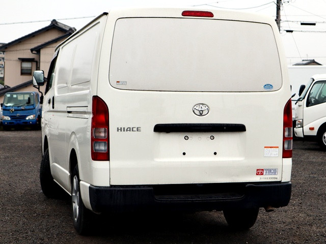 トヨタ ハイエースバン CBF-TRH200V(2WD)の写真2