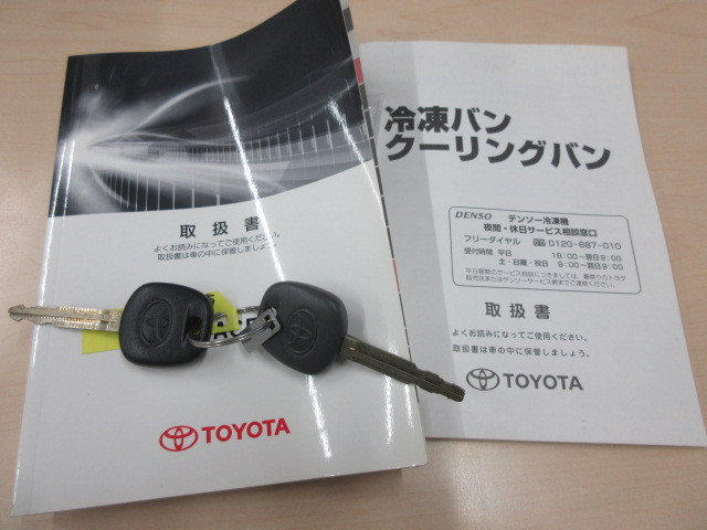 トヨタ ハイエースバン CBF-TRH200V(2WD)の写真6