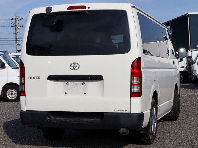 トヨタ ハイエースバン 3BF-TRH200V(2WD)の写真3