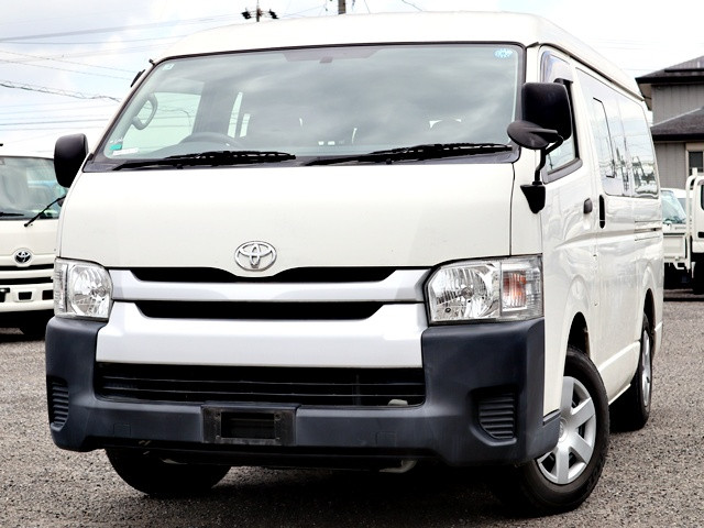 トヨタ ハイエース CBA-TRH219W(4WD)の写真1