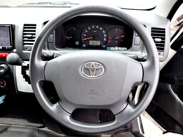 トヨタ ハイエース CBA-TRH219W(4WD)の写真4