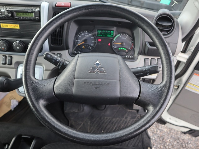 三菱 キャンター 2RG-FBA20(2WD)の写真4