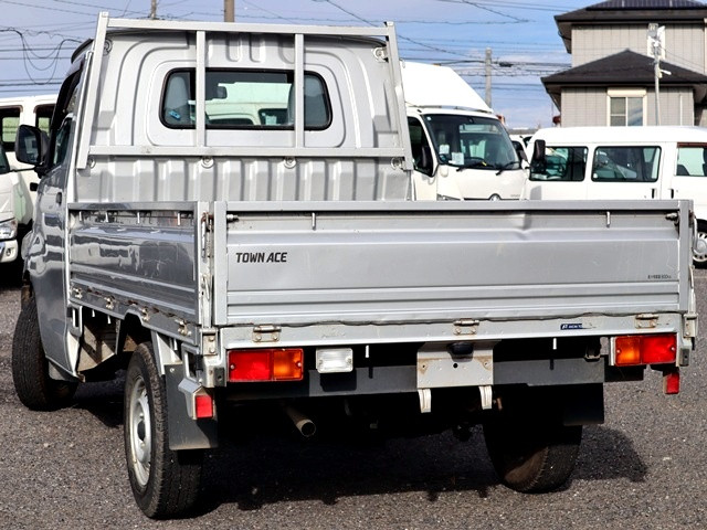 トヨタ タウンエーストラック 5BF-S403U(2WD)の写真2