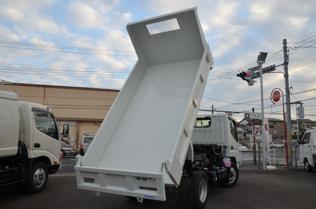 三菱 キャンター 2RG-FBA60 2WD