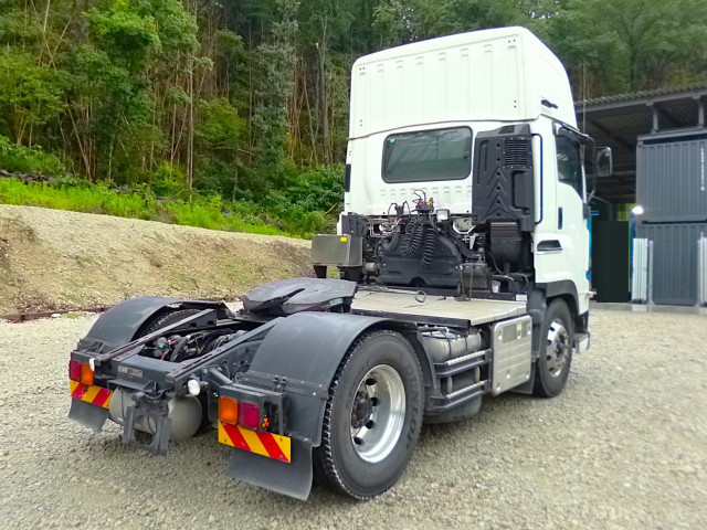 いすゞ ギガ 2PG-EXD52CD(2WD)の写真4