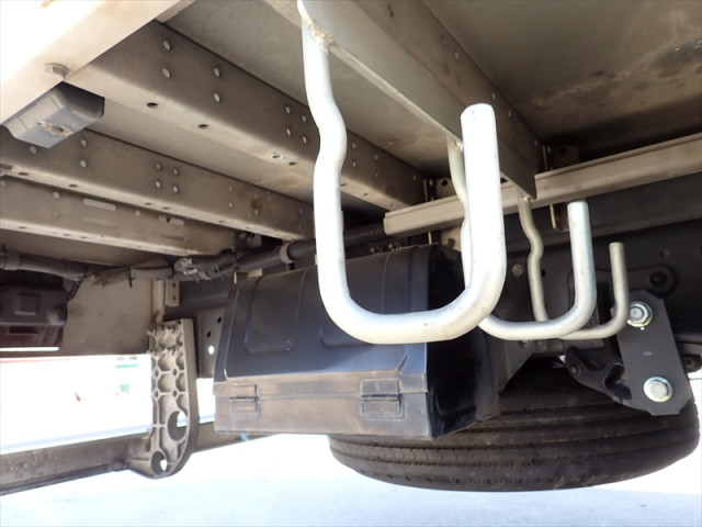 いすゞ エルフ 2RG-NPR88YN(2WD)の写真25