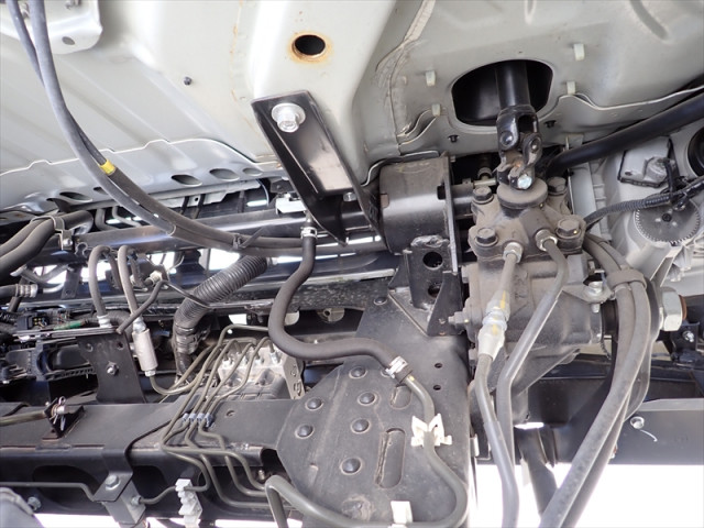 いすゞ エルフ 2RG-NPR88YN(2WD)の写真42