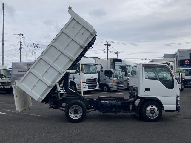 いすゞ エルフ PB-NKR81AN(2WD)の写真6