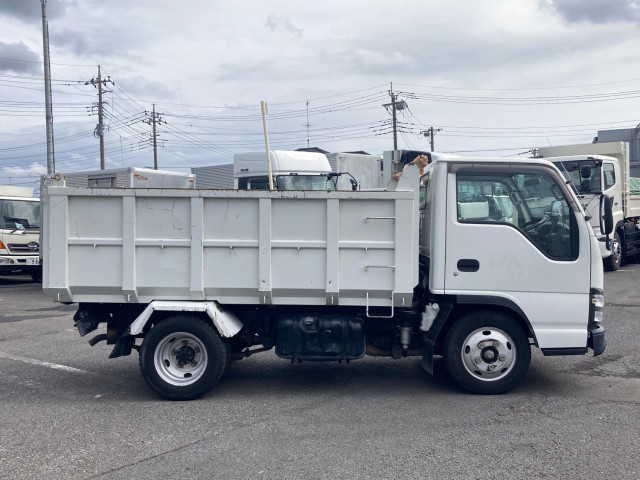 いすゞ エルフ PB-NKR81AN(2WD)の写真8