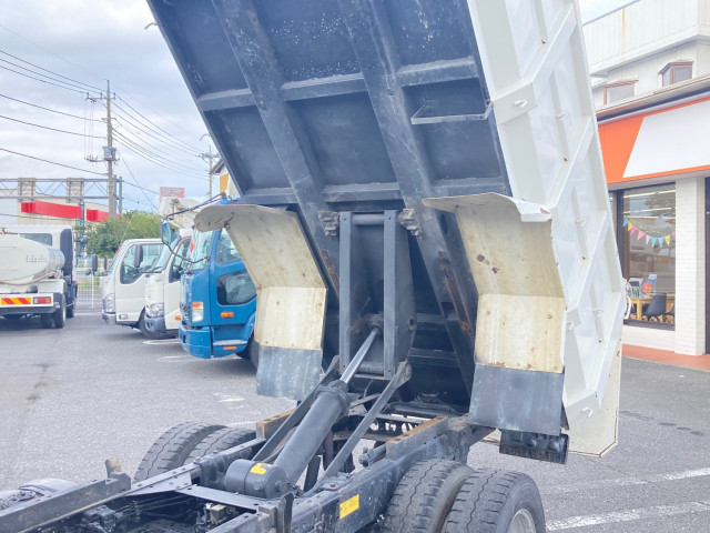 いすゞ エルフ PB-NKR81AN(2WD)の写真15