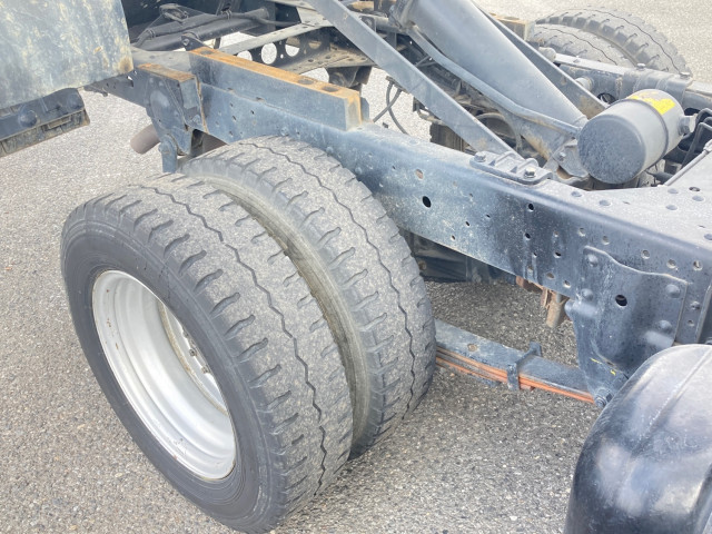 いすゞ エルフ PB-NKR81AN(2WD)の写真17