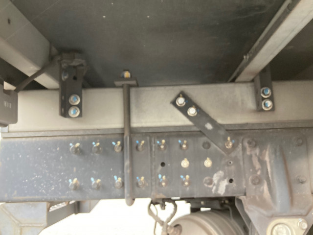 三菱 キャンター 2TG-FBA00(2WD)の写真12