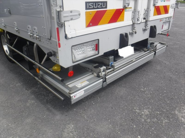 いすゞ フォワード 2RG-FRR90T2(2WD)の写真16