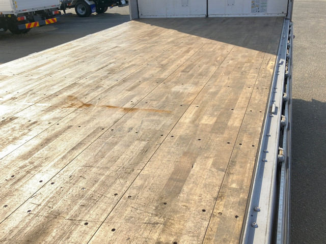 いすゞ ギガ 2PG-CYJ77C(8x4)の写真12