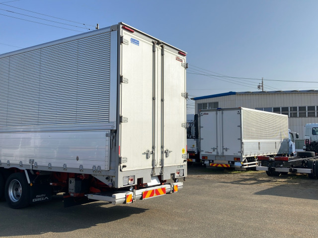 いすゞ ギガ 2PG-CYJ77C(8x4)の写真14