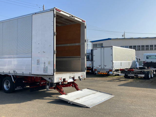 いすゞ ギガ 2PG-CYJ77C(8x4)の写真15