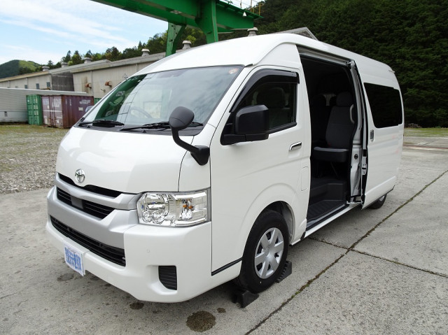 トヨタ ハイエースコミューター 3DF-GDH223B 2WD