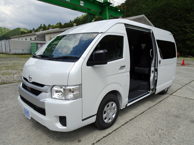 トヨタ ハイエースコミューター 3DF-GDH223B 2WD
