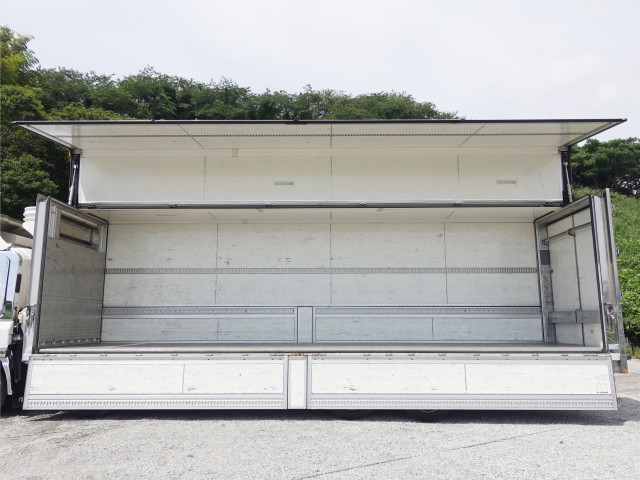 いすゞ ギガ QKG-CYJ77B(8x4)の写真12