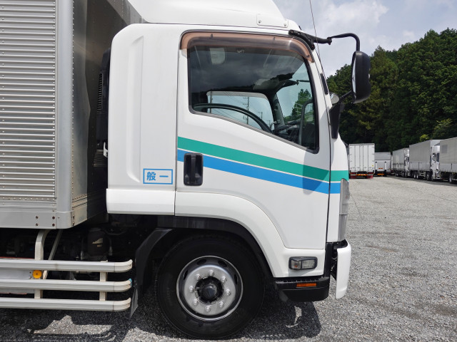 いすゞ フォワード LKG-FTR90T2(2WD)の写真4