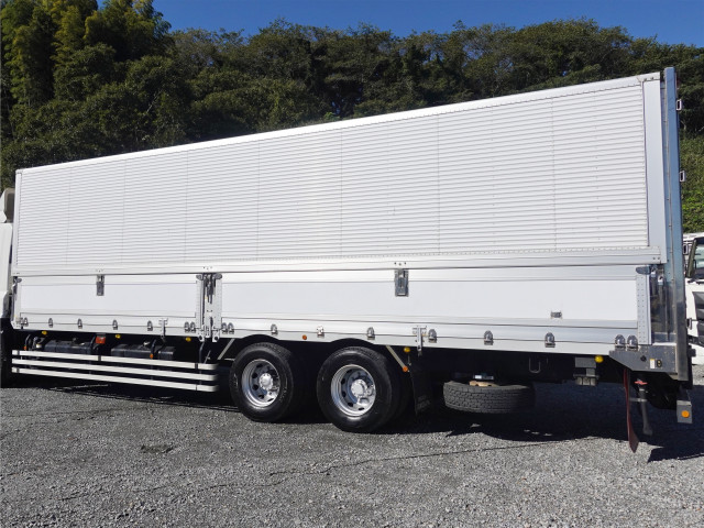 いすゞ ギガ 2KG-CYL77C(6x2)の写真8