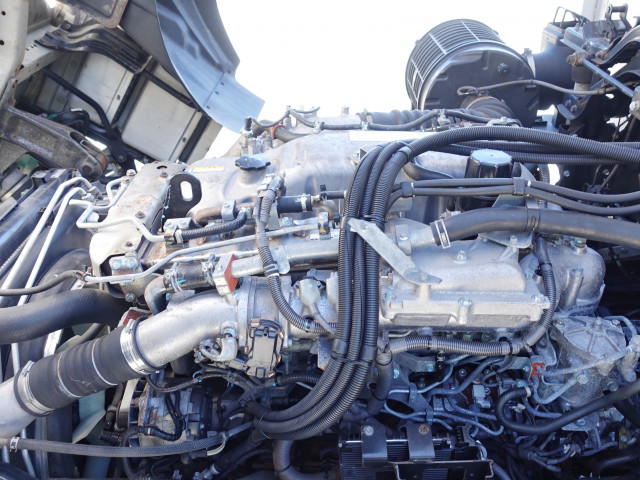 いすゞ ギガ 2KG-CYL77C(6x2)の写真16