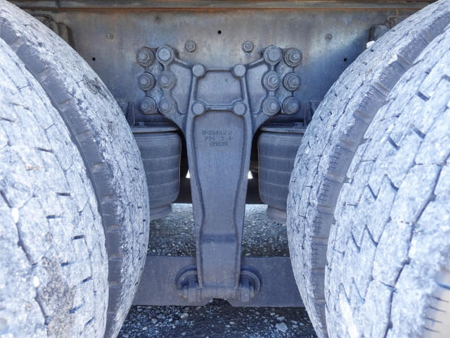 いすゞ ギガ 2KG-CYL77C(6x2)の写真21