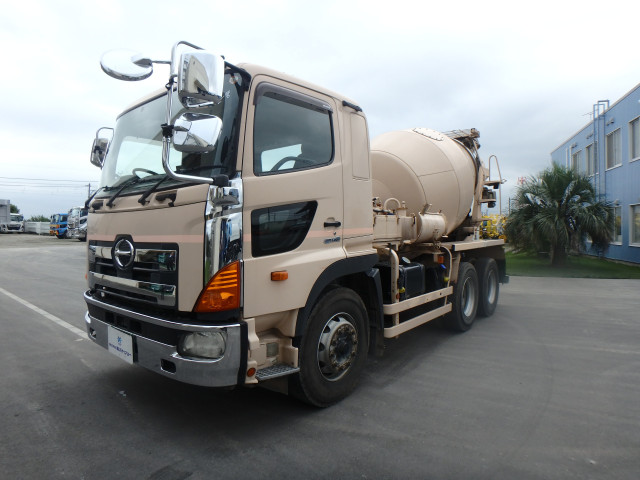 日野 プロフィア QKG-FS1AKAA(6x4)の写真1