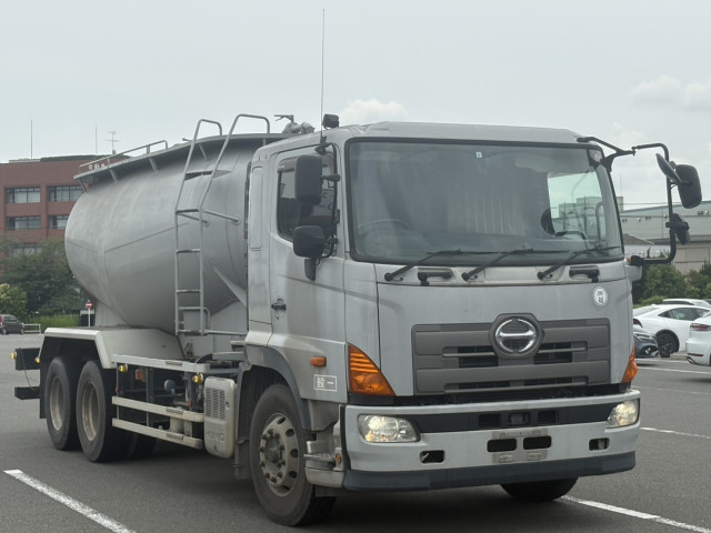 日野 プロフィア QKG-FR1APBA(2WD)の写真2