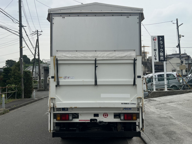 いすゞ エルフ BDG-NMR85N(2WD)の写真8