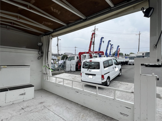 いすゞ エルフ BDG-NMR85N(2WD)の写真13