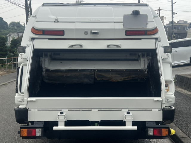 いすゞ エルフ TRG-NPR85AR(2WD)の写真9