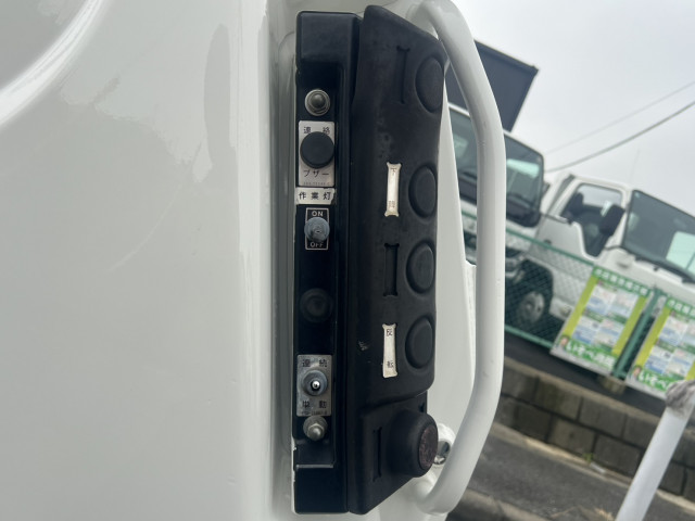 いすゞ エルフ TRG-NPR85AR(2WD)の写真15