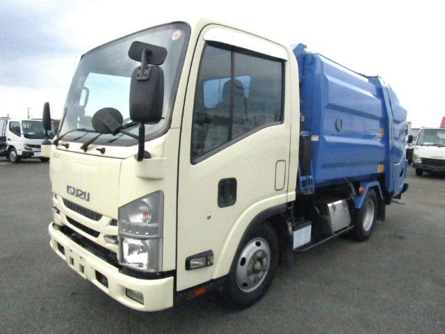 いすゞ エルフ TPG-NMR85AN(2WD)の写真2