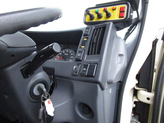 いすゞ エルフ TPG-NMR85AN(2WD)の写真43
