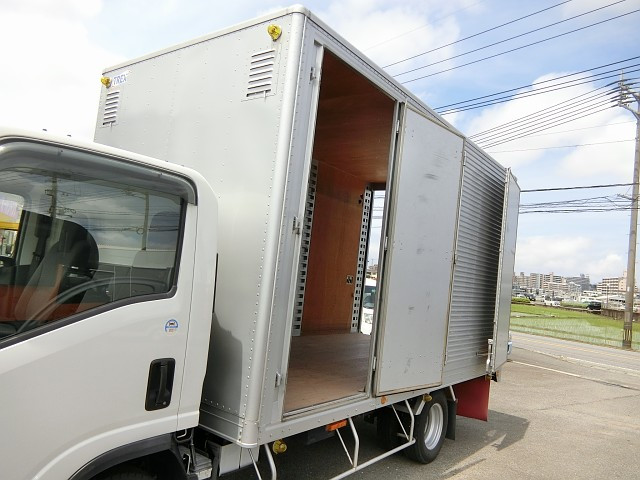 いすゞ エルフ BDG-NPR85AN(2WD)の写真15