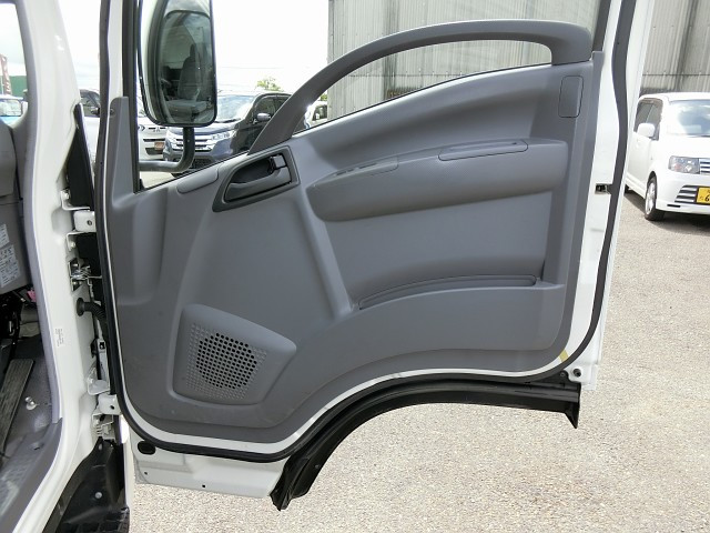いすゞ エルフ BDG-NPR85AN(2WD)の写真22