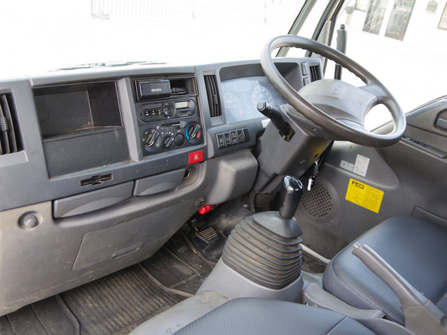 いすゞ エルフ TPG-NKR85AN(2WD)の写真22
