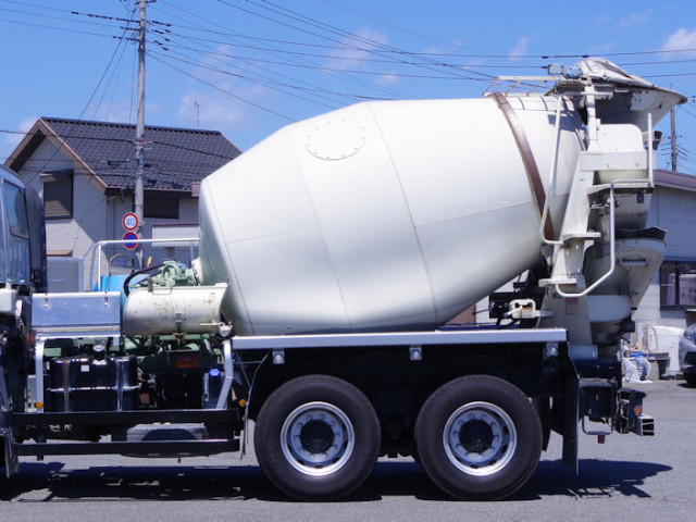 いすゞ ギガ QKG-CXZ77AT(6x4)の写真17