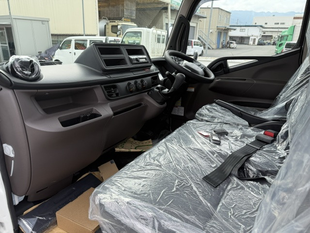 三菱 キャンター 2RG-FBA60(2WD)の写真12