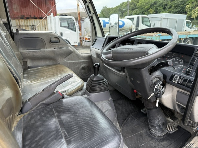 いすゞ エルフ TKG-NKR85AD(2WD)の写真12