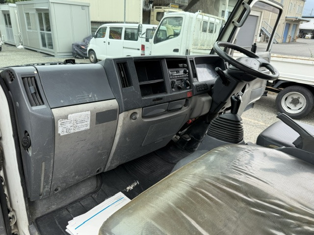いすゞ エルフ TKG-NKR85AD(2WD)の写真13