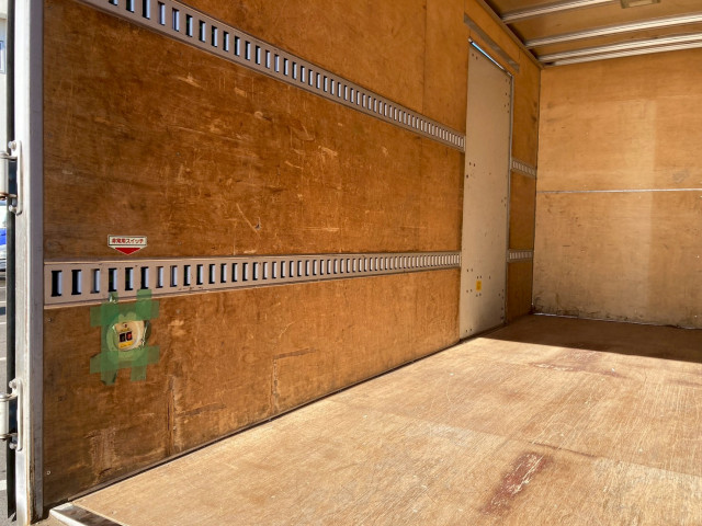 いすゞ エルフ TRG-NLR85AN(2WD)の写真17