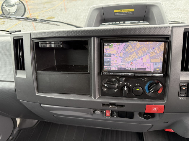 いすゞ エルフ 2RG-NLR88AN(2WD)の写真16