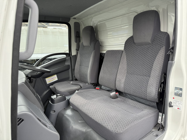 いすゞ エルフ 2RG-NLR88AN(2WD)の写真17