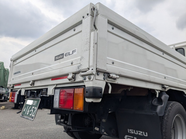 いすゞ エルフ 2TG-NJR88AF(2WD)の写真7