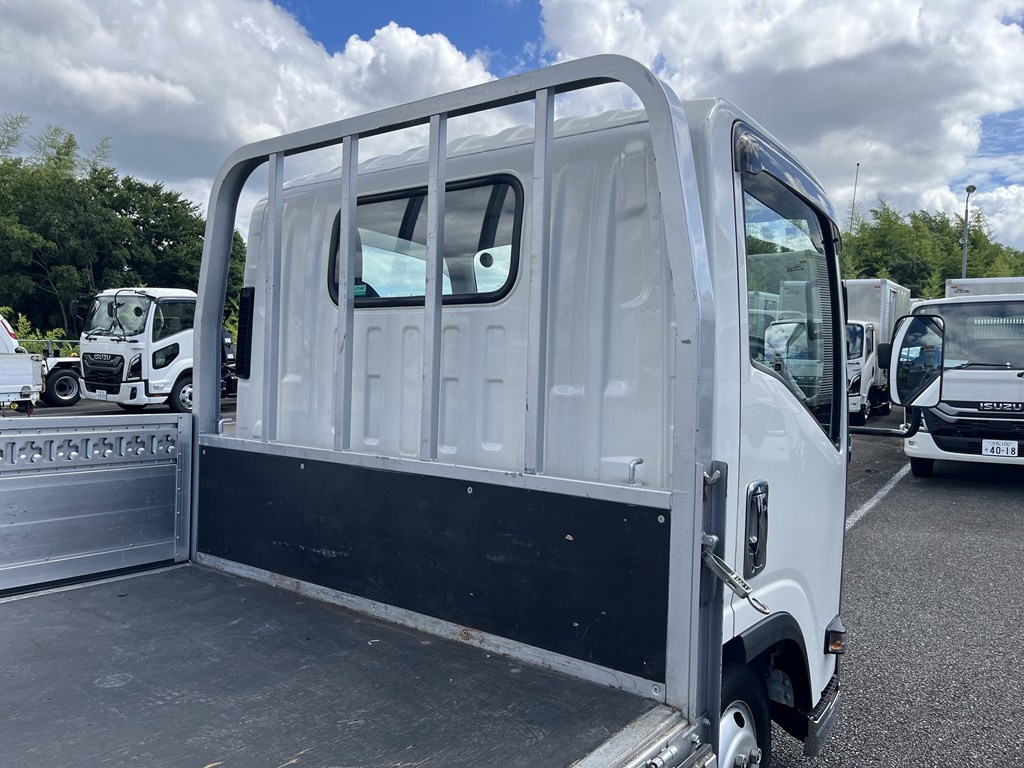 いすゞ エルフ 2RG-NLR88AR(2WD)の写真6