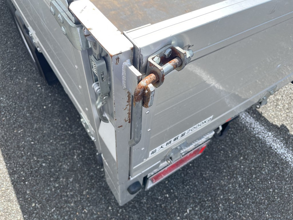 いすゞ エルフ 2RG-NLR88AR(2WD)の写真10